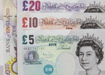 Sterling Heads for Biggest Quarterly Gain in Two Years