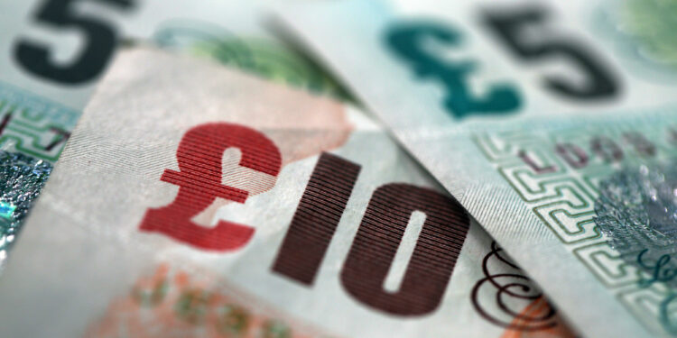 Sterling Drifts Lower as UK Data, Tariff Risks Loom