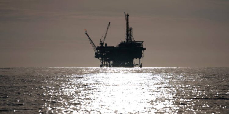 IMF Urges Nigeria to Adjust Budget for Lower Oil Prices