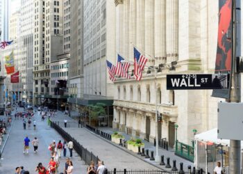 Tech Earnings Lift Wall Street Over Europe