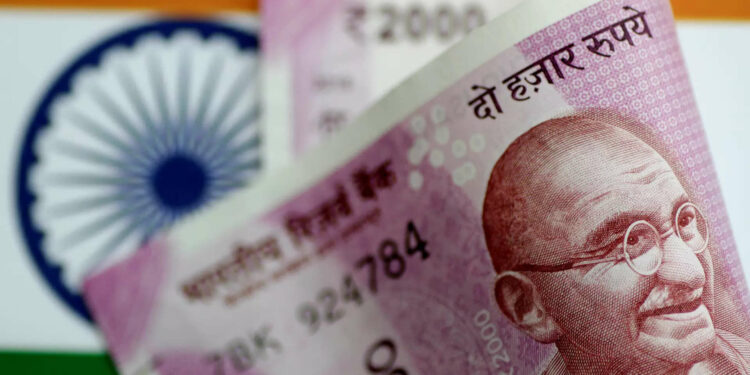 Rupee Backed by $700 Billion Reserve Cushion, Shrinking Forward Book
