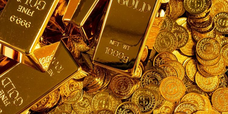 Gold Rises to Five-Week High Amid Trade Uncertainty