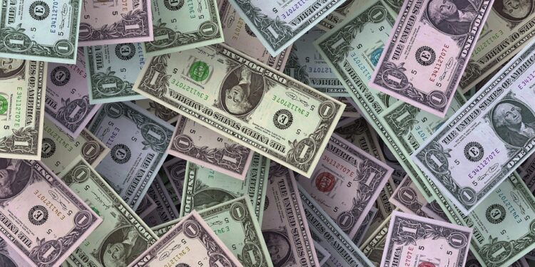 Dollar Surges to 15-Week High as Yen Weakens