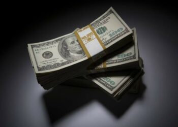 Dollar Rallies as Jobs Data Delays Fed Rate Cuts
