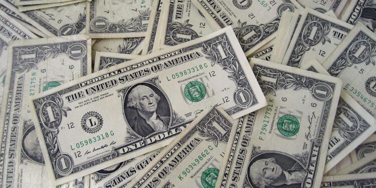 Dollar Hits One-Month High on Trade Deal Momentum