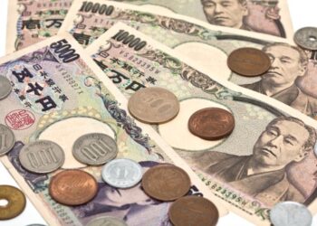 Yen Sinks on Trump Tariffs, Aussie Surges After RBA Surprise