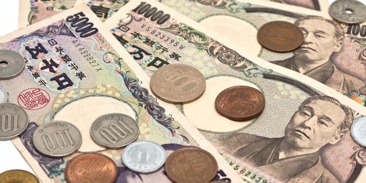 Yen Sinks on Trump Tariffs, Aussie Surges After RBA Surprise