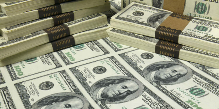 Dollar Climbs After U.S.-EU Tariff Truce Calms Markets