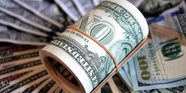 Dollar Sags Weekly Despite Friday Rebound, Fed Eyed