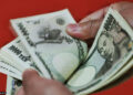 Yen Rises on Trade Deal Optimism, Political Doubts Linger