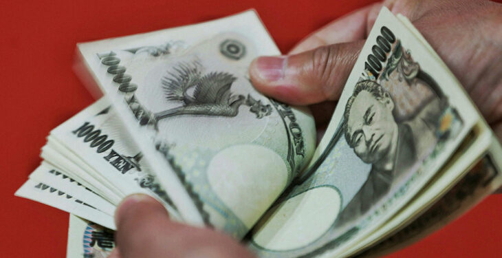 Yen Rises on Trade Deal Optimism, Political Doubts Linger